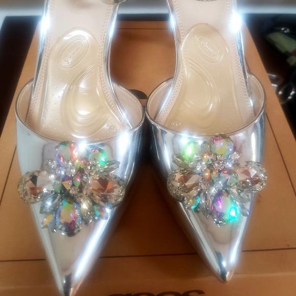 Shoes - Picture 2 of 4